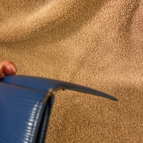 Louis Vuitton Unisex Bifold Wallet - Picture 9 of 10